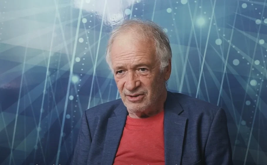 Gerő András történész szürkehályog műtéte