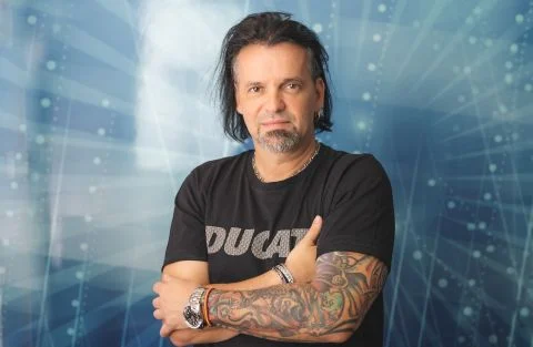 A Tankcsapda dobosa lézeres szemműtét után